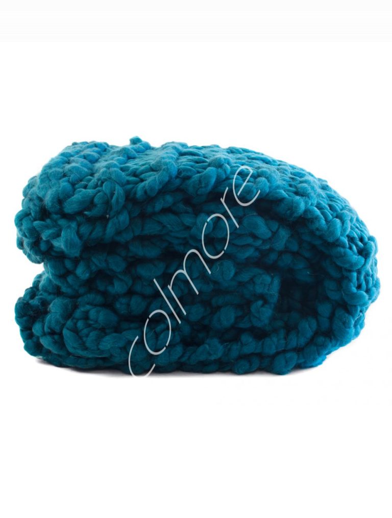 Throw blue 20%WO80%PC hand knitted 150x125