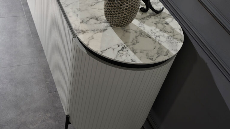 Tesla plus Eettafel