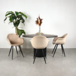 Eettafel_Oliva_130x130x75_Cm_Zwart_Eikenhout_Setting_1