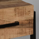 Salontafel_Bolivia_Rough_Mangohout_Zwart_metaal_50x50x41_cm_Detail