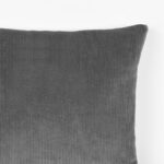 kussen_rib_donker_grijs_katoen_45x45_cm_detail_1