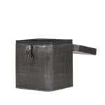 media_opbergbox_antiek_zwart_metaal_35x27x18_cm_perspectief_1