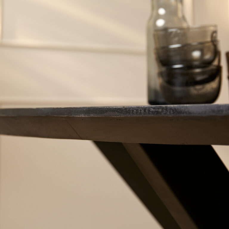 Ovale eettafel Brandy Zwart Mangohout 180 cm