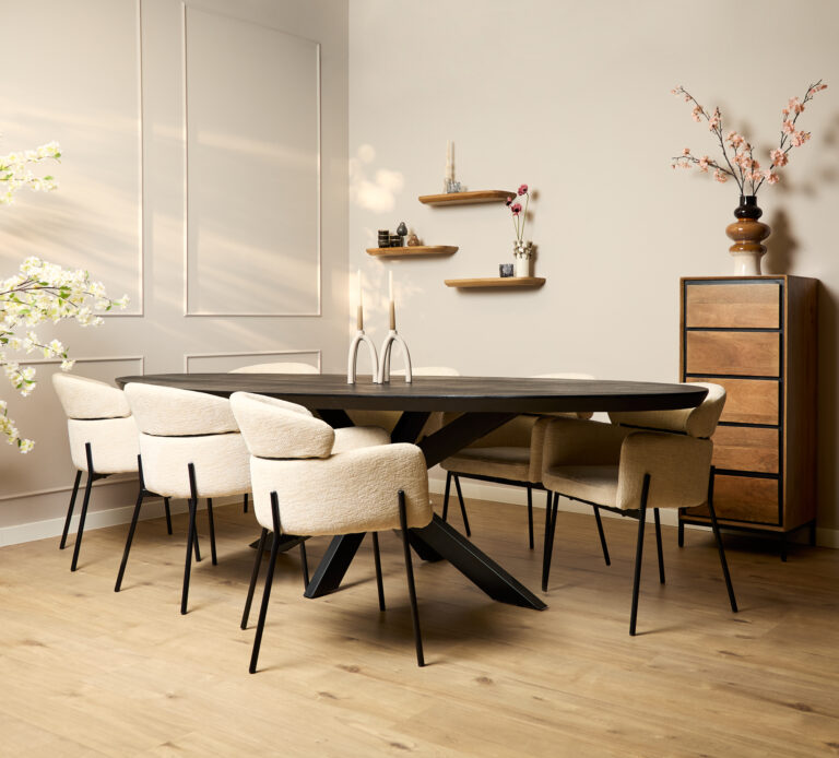 Ovale eettafel Brandy Zwart Mangohout 240 cm